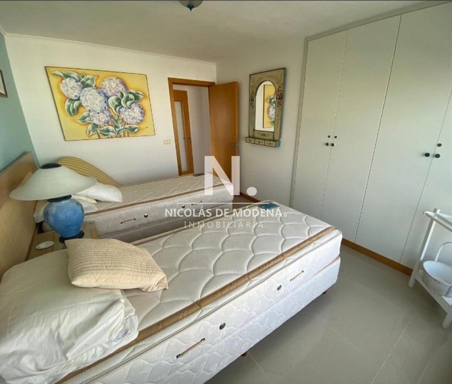 Vende en Playa Brava, Apartamento de 3 dormitorios, con vis