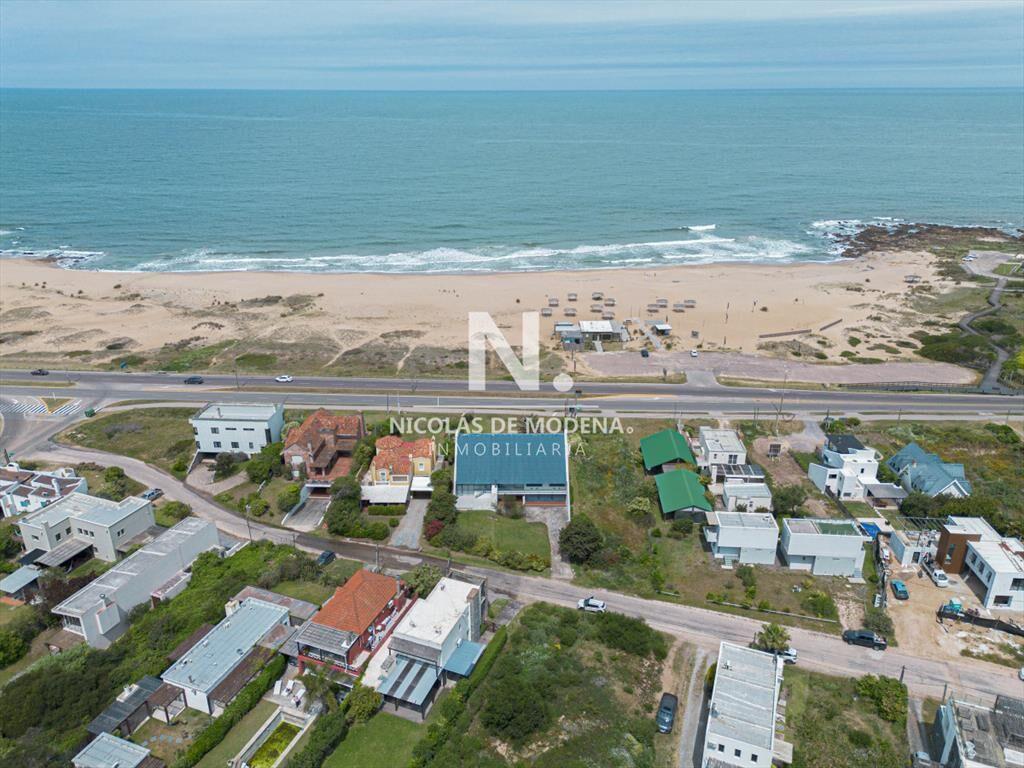 En venta casa de 3 plantas, con 3 dormitorios en suite en M