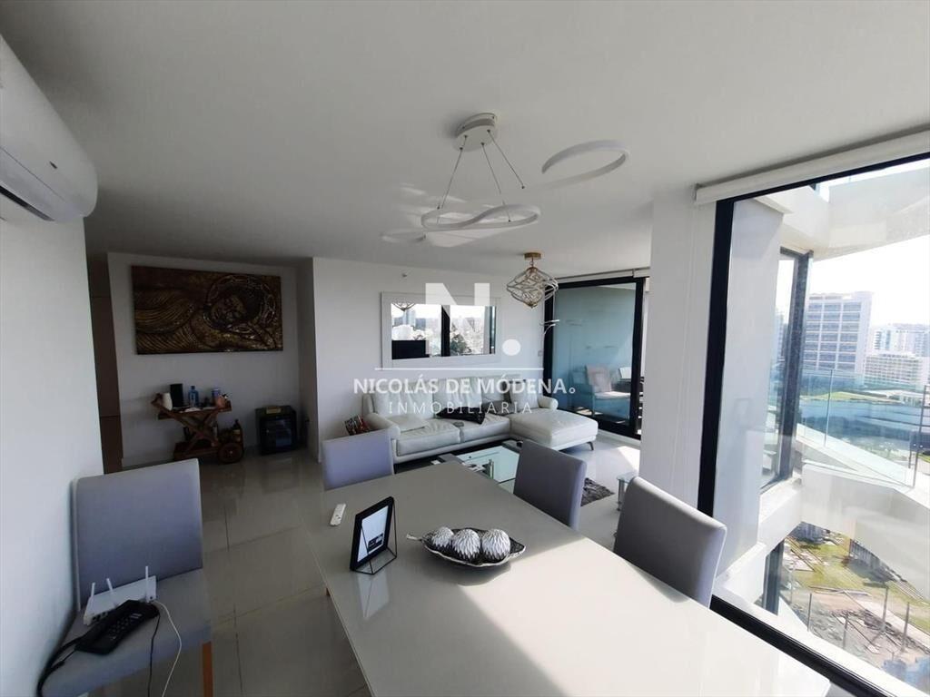 Apartamento de 3 dormitorios en suite con y en