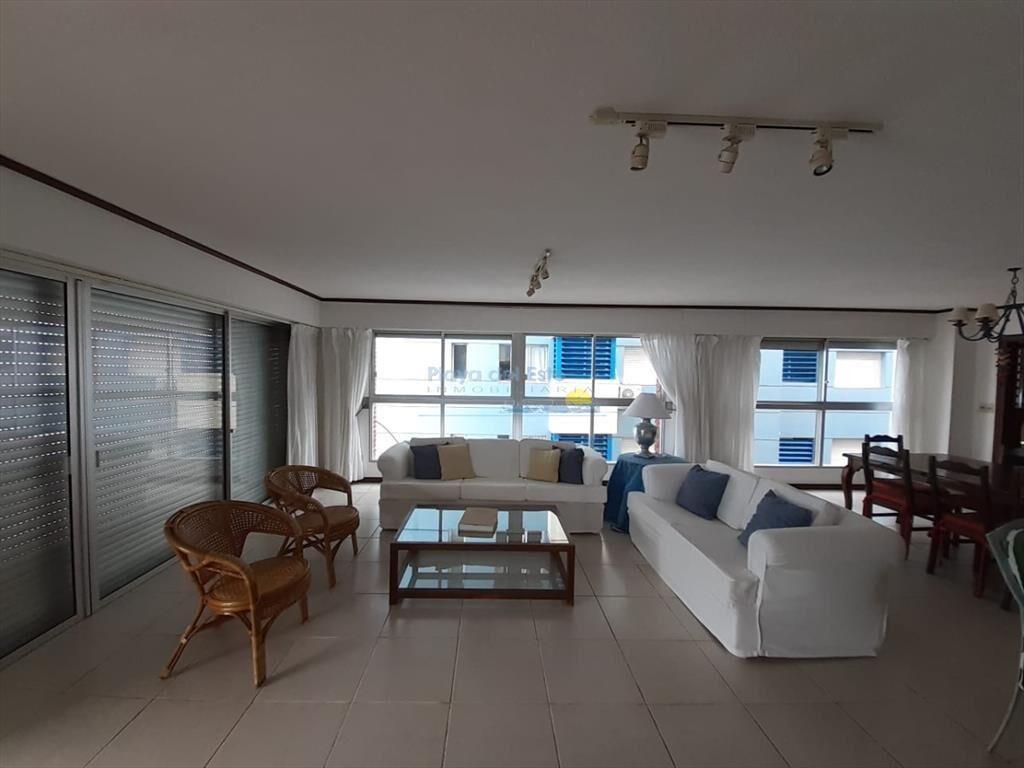 Apartamento en Venta de 3 dormitorios en Punta ,