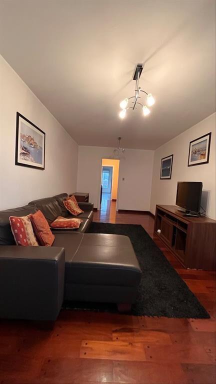 Apartamento 2 dormitorios, 2 baños, terraza al frente y gge