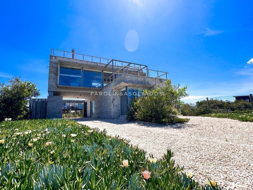 Casa en venta de 3 dormitorios en frente al mar de La Juani
