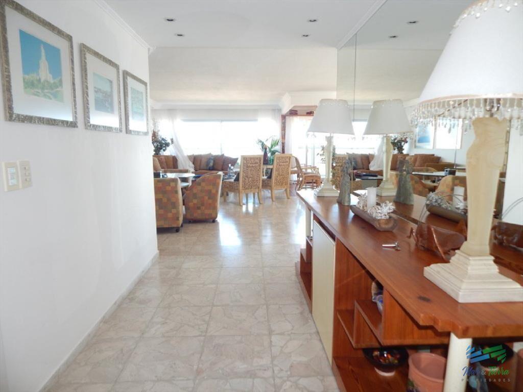Espectacular planta, reciclada con materiales de