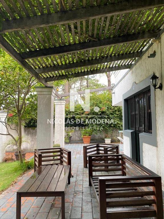 Vende impecable casa de 4 dormitorios en Brava