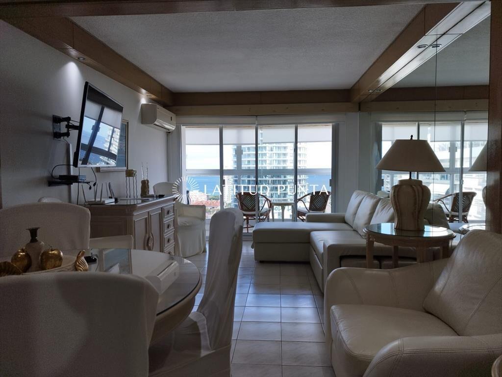 Apartamento de un dormitorio y medio, Pintos