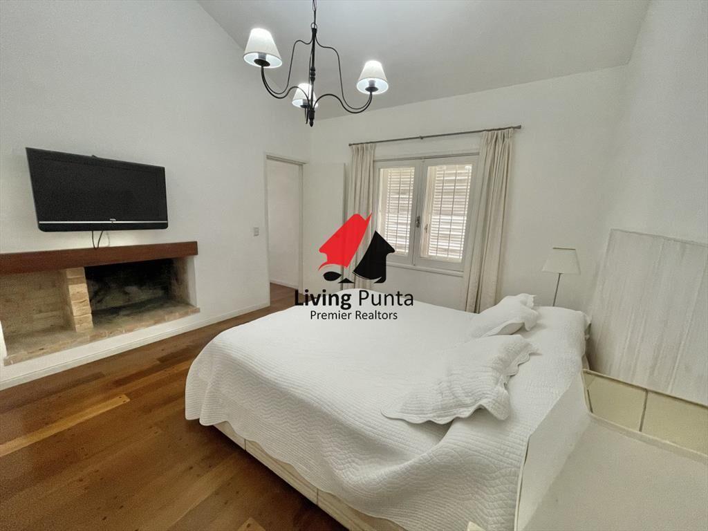 VENTA DE HERMOSA CASA DE 4 DORMITORIOS EN LUGANO