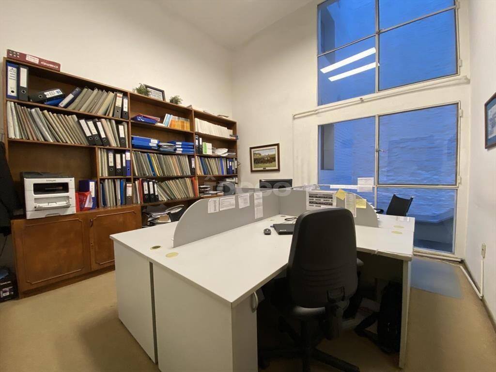 Excelente edificio de oficinas en el corazón de la Ciudad V