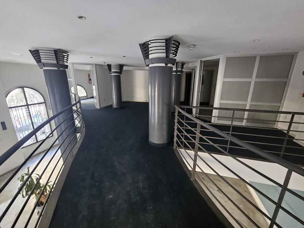 25 de mayo y Zabala, gran esquina, 27 mts de frente, 245 m2