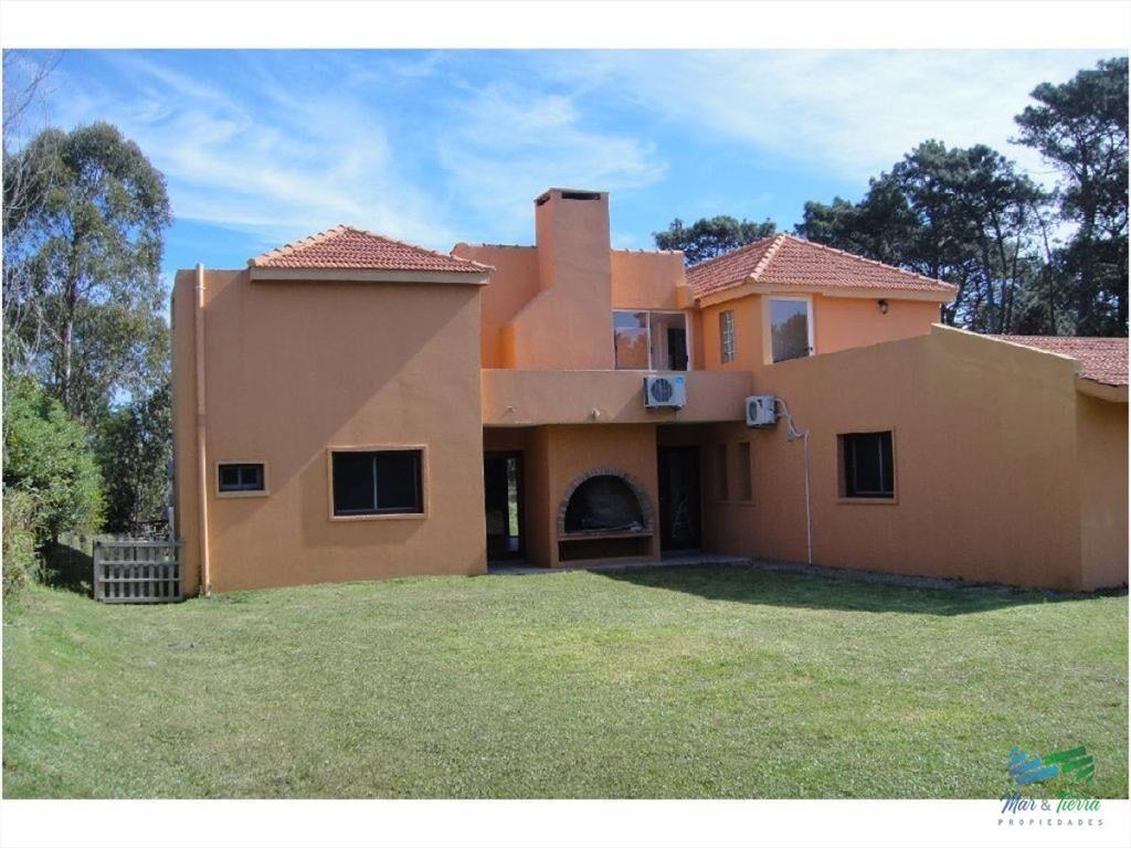 Casa en Bo. Cordoba, 4 dormitorios *