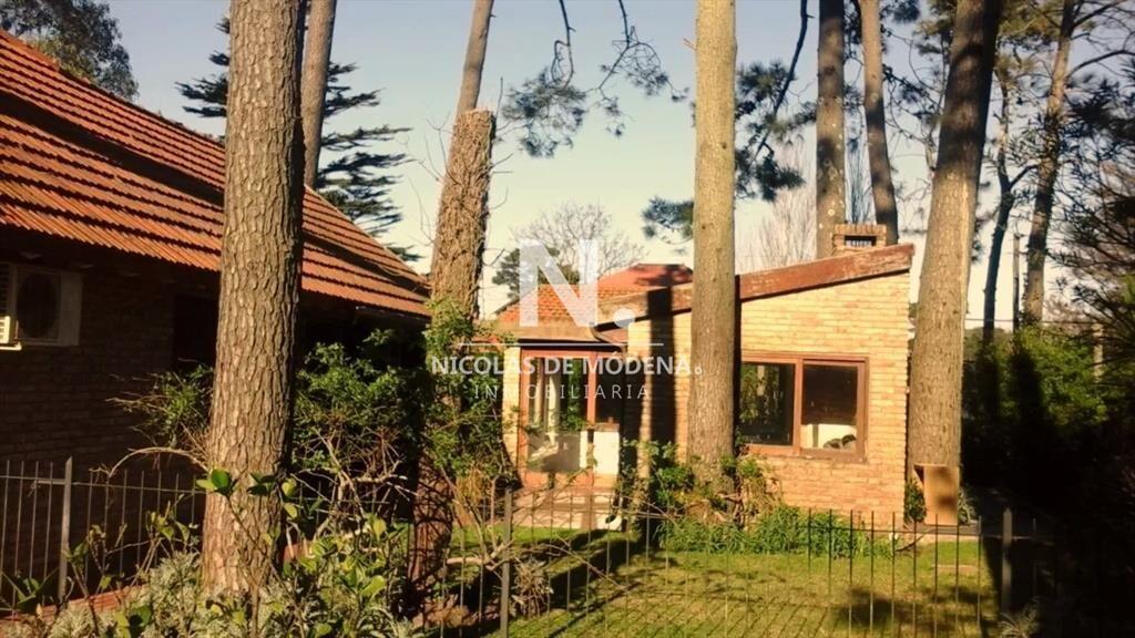 VENDE CASA CON GRAN TERRENO, EN PLAYA MANSA, DEL