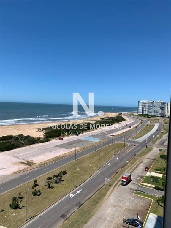 Departamento de 3 dormitorios en venta con una