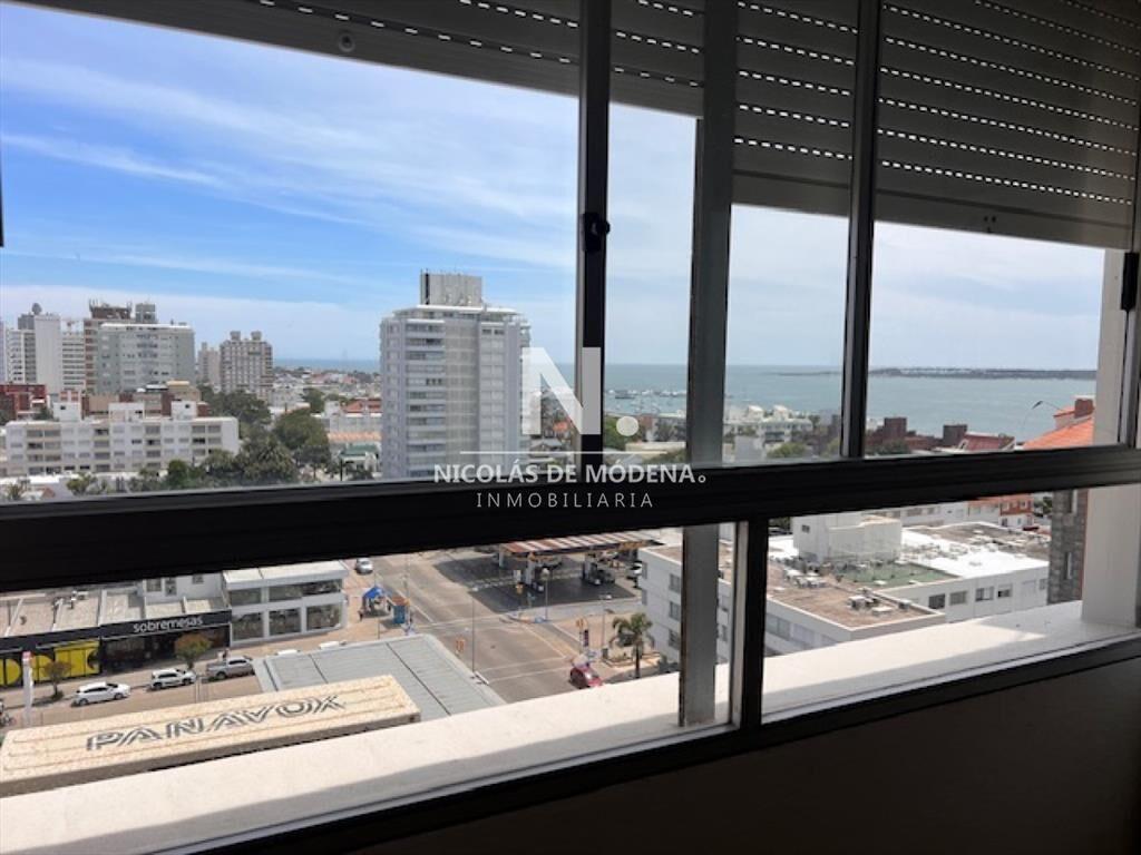 Apartamento en Peninsula a 1 cuadra playa mansa y