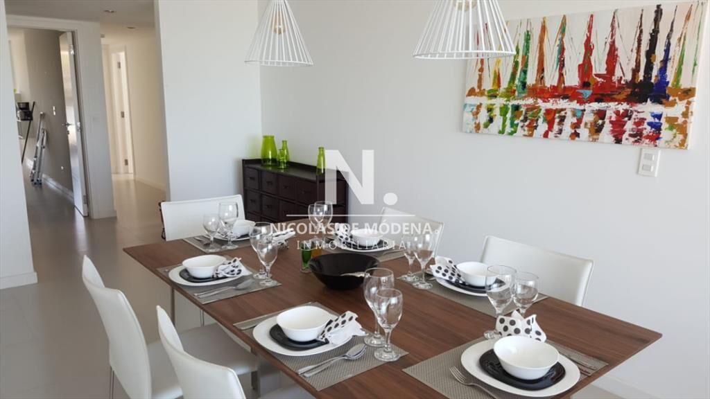 Vende apartamento de 2 dormitorios frente al mar,