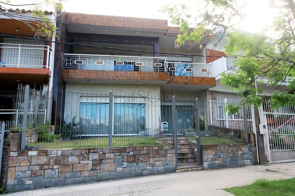 Venta casa cuatro dormitorios más escritorio, patio y garag