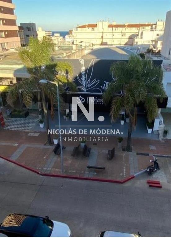 Departamento de 3 dormitorios en venta en pleno -