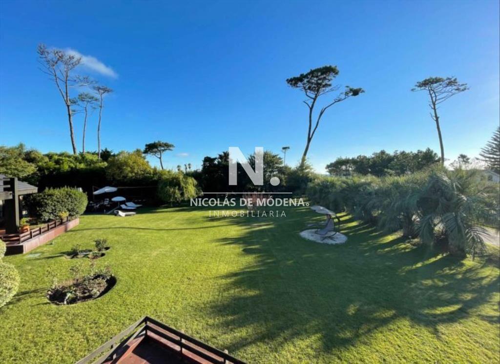 Espectacular mansion a solo metros de mar en venta, 8 dormi