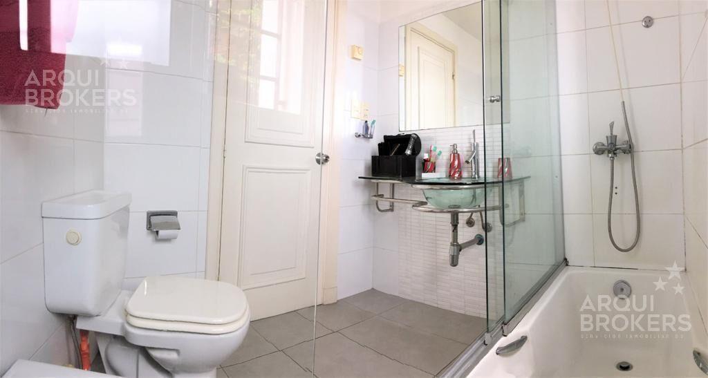 Apartamento de 3 dormitorios y servicio con patio , en Carr