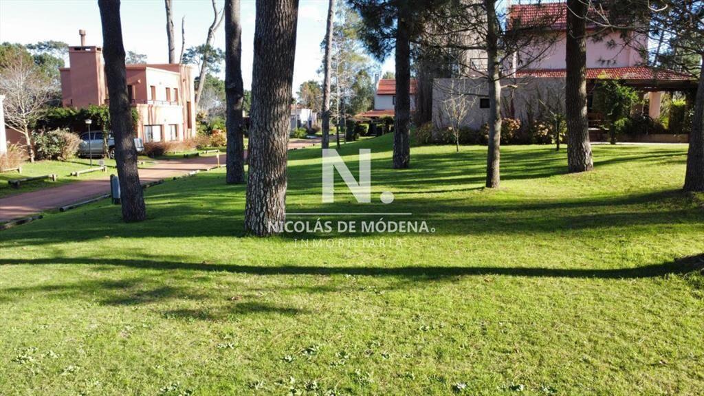 En venta en Pinares Punta del Este, terreno para