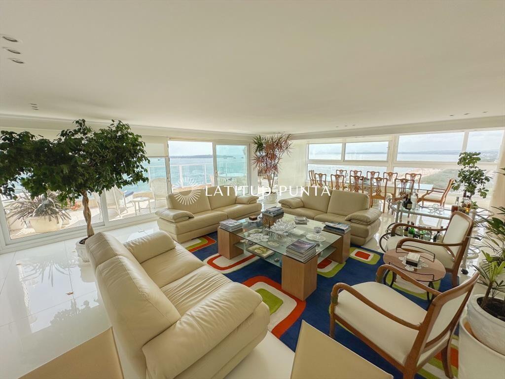Mansa, pent house sobre primera linea