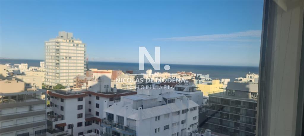 Amplia planta con vista al mar en venta en punta