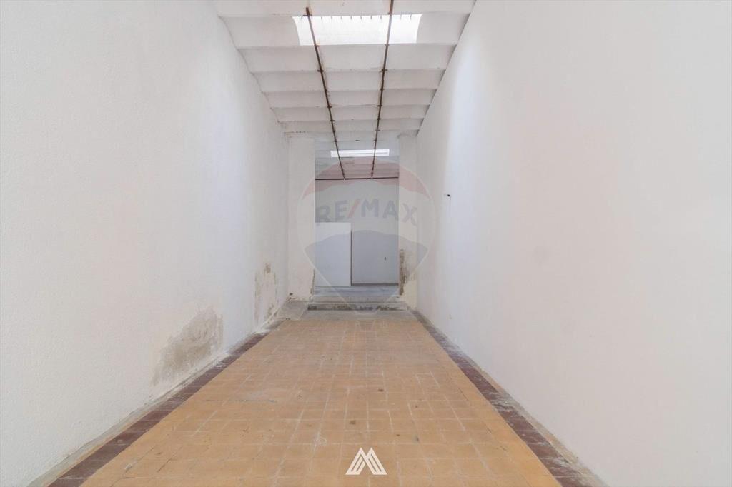 Se venden 3 locales comerciales en Ciudad Vieja.