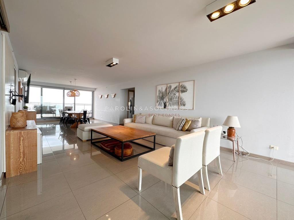 Apartamento en venta de 3 dormitorios en Edificio