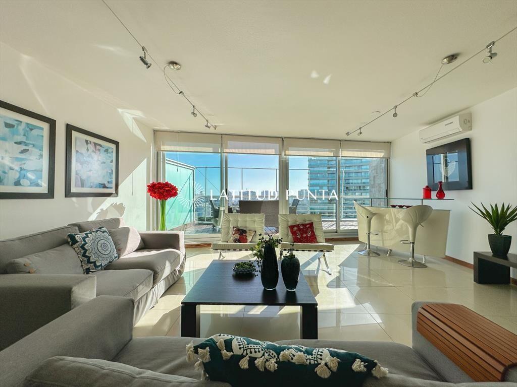 Penthouse en Roosevelt, 3 suites y parrillero
