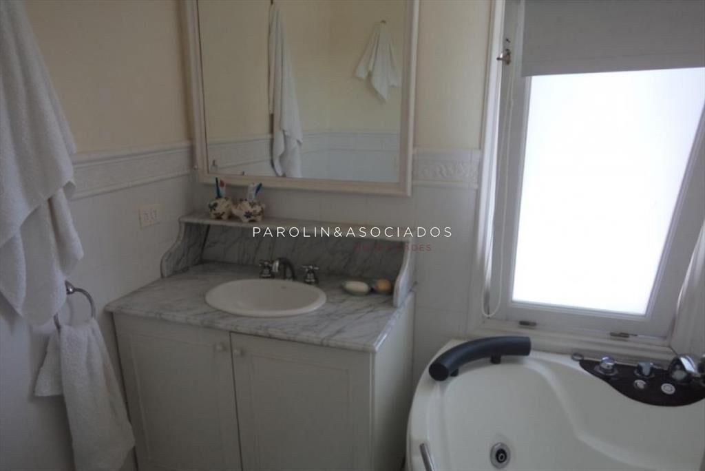 Excelente casa en venta a dos cuadras del mar,