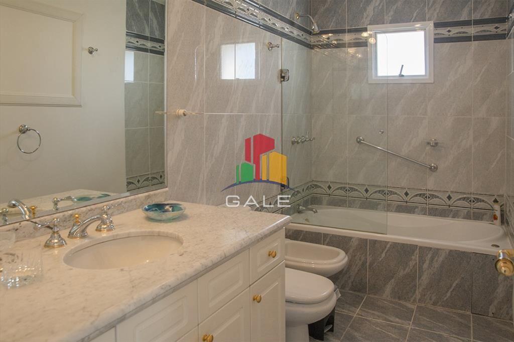 Departamento de 3 dormitorios en venta frente a Playa Mansa