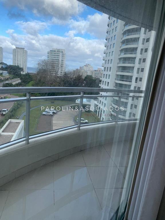 Apartamento de 3 dormitorios + dependencia en Ocean Drive I