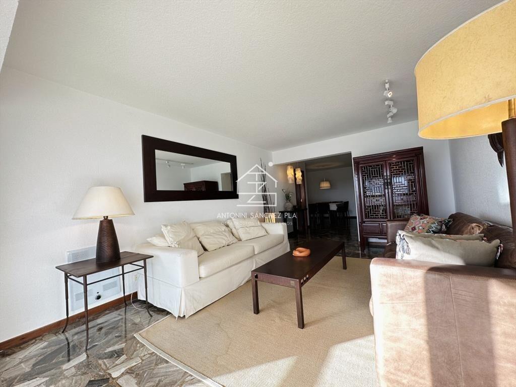Apartamento en alquiler de 3 dormitorios frente al mar  en
