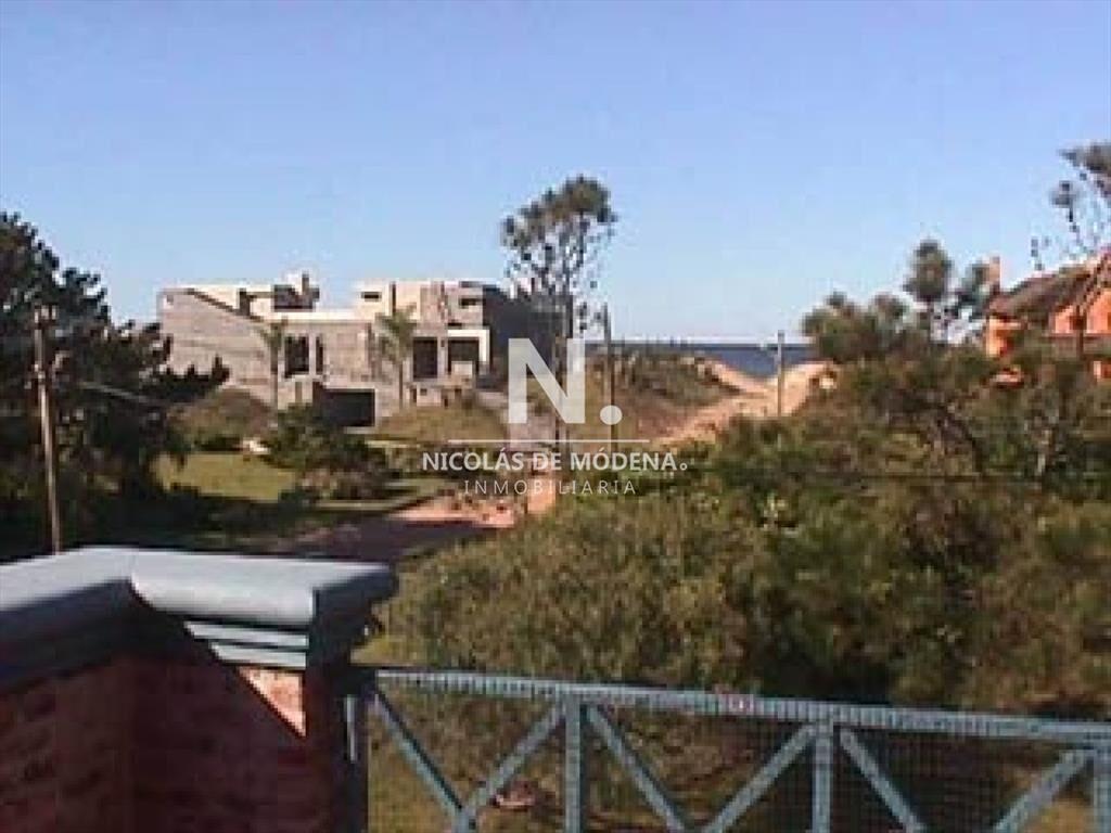 CASA EN VENTA EN ZONA DE TIO TOM