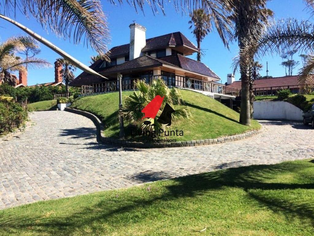 Casa en venta Playa Mansa 4 dormitorios ideal para proyecto