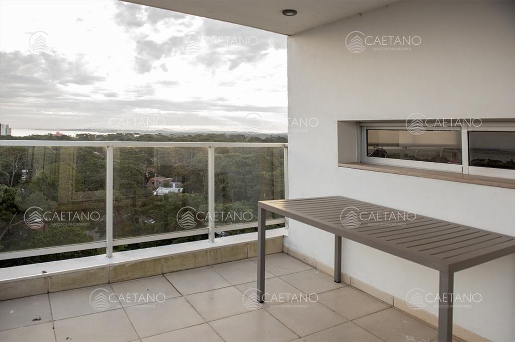 Vende apartamento de 3 dormitorios en Roosevelt