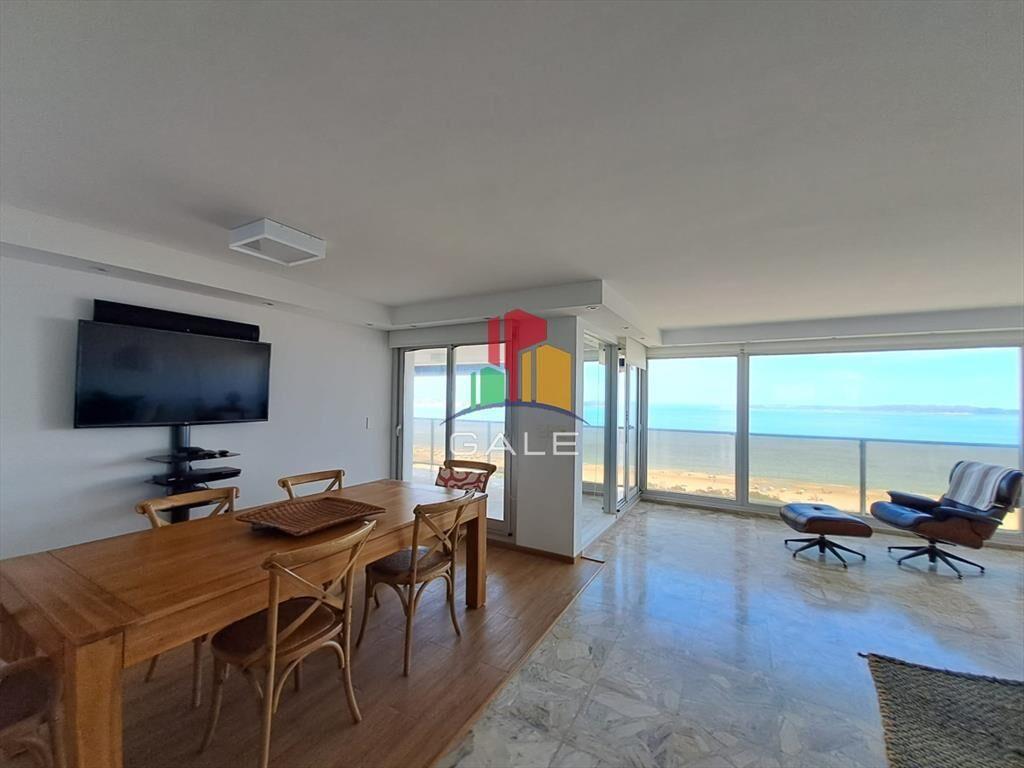 Departamento con amplios ambientes, en el