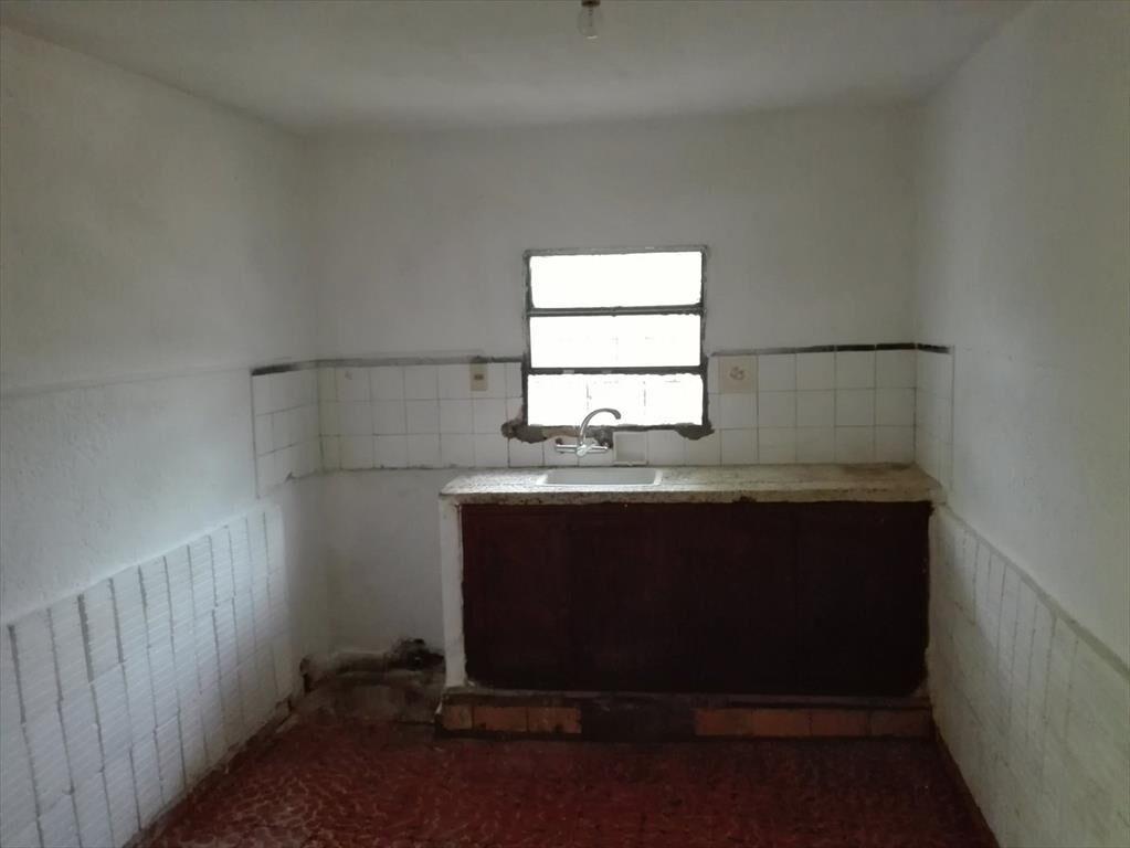 Casa y dos apartamentos con muy buen terreno.