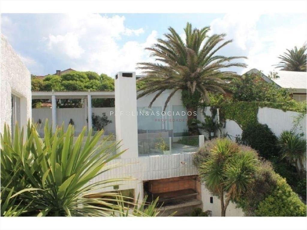 Casa en venta de 4 dormitorios frente al mar en