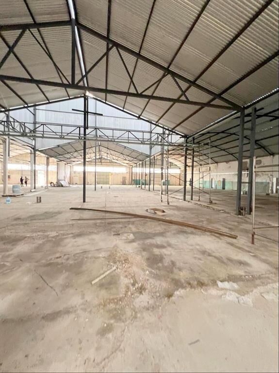 Alquiler a300 m Ruta 8 y km28 Terreno 21.979m2 Local 3300m2