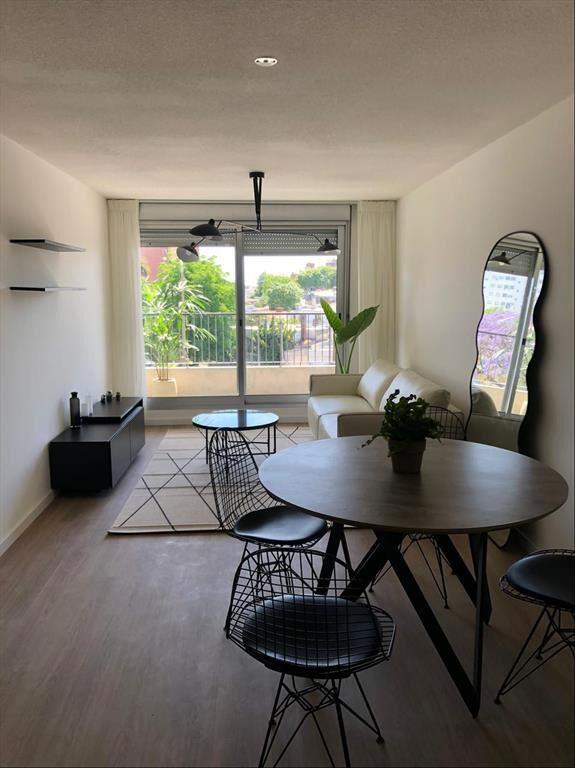 primer piso con patio, 2 dormitorios estrene set. 2025