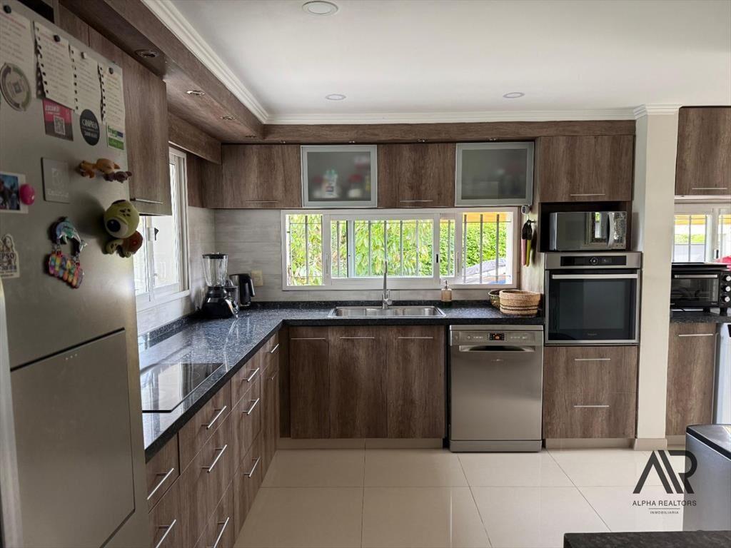 Casa en venta c/ cochera en Carrasco