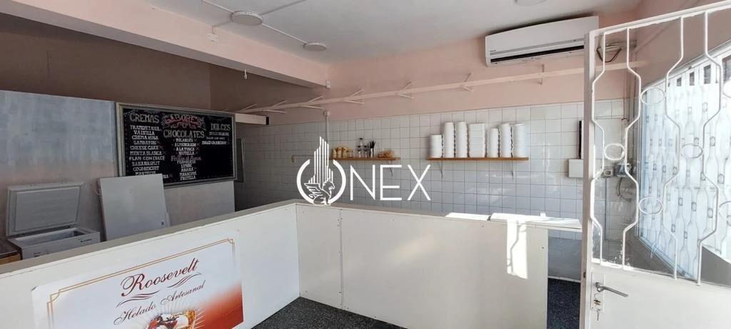3 Casas y un local con cámara de frÃo en venta