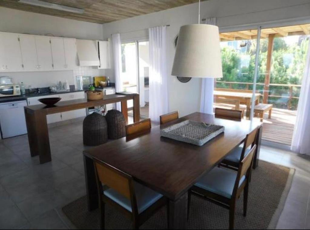 CASA EN VENTA DE 3 DORMITORIOS EN LA BARRA