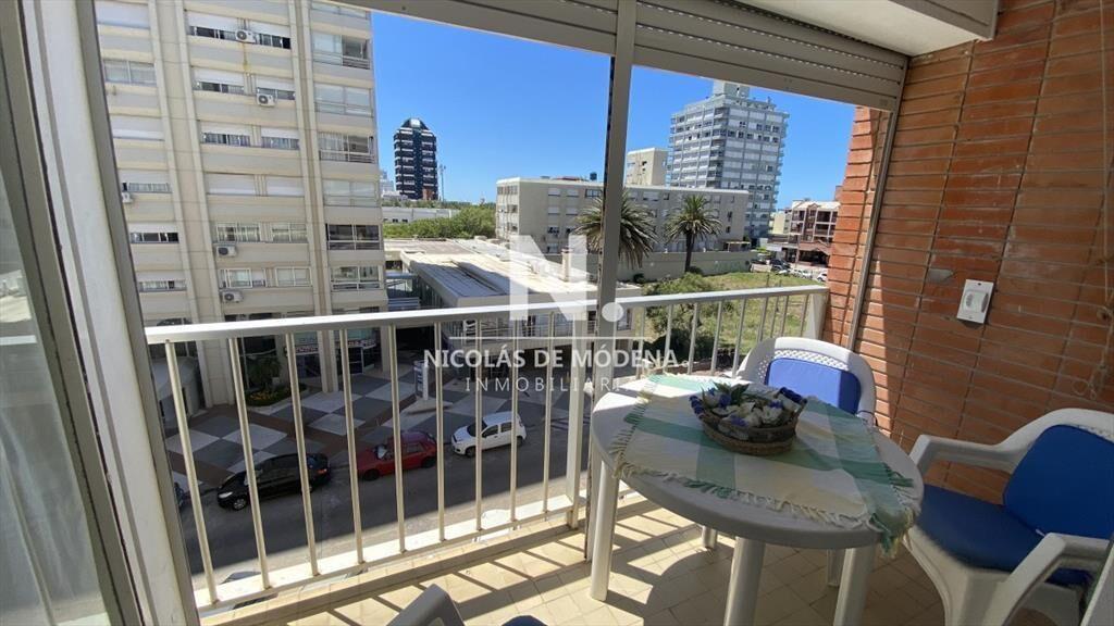 En venta apartamento a metros del puerto de 1 en