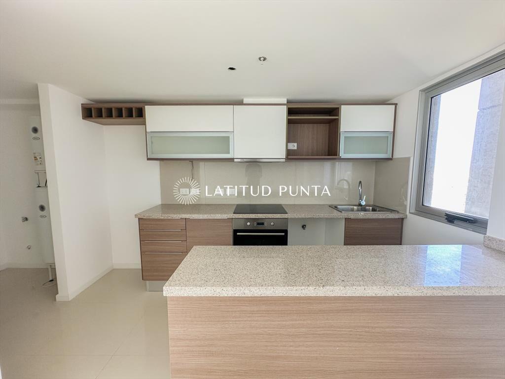 Apartamento en piso alto, 3 dormitorios y vista