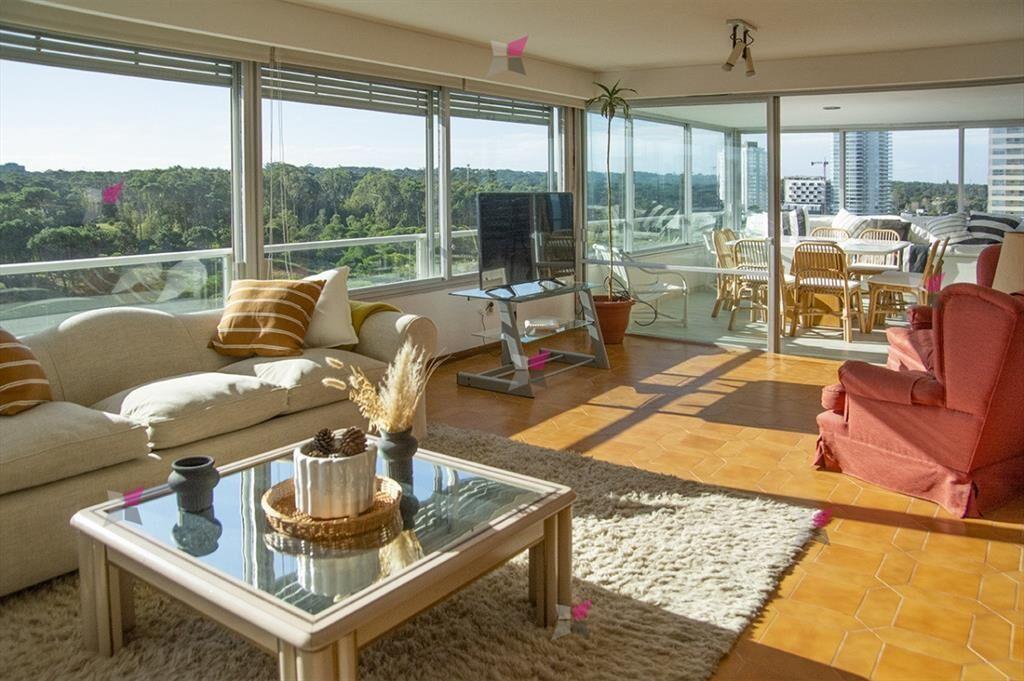 VENTA DE APARTAMENTO DE 3 DORMITORIOS EN EDIFICIO TIBURON P