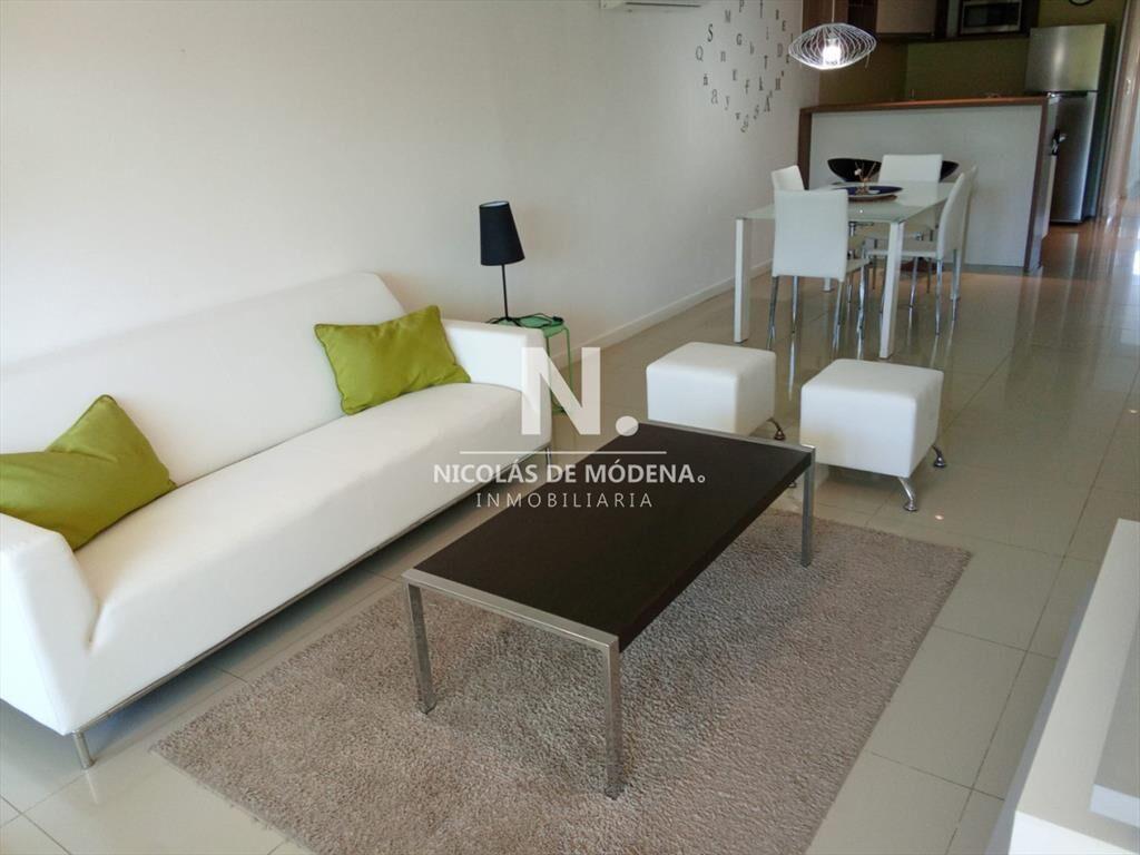 Apto 2 dorm, central, 2 baños y balcón piso