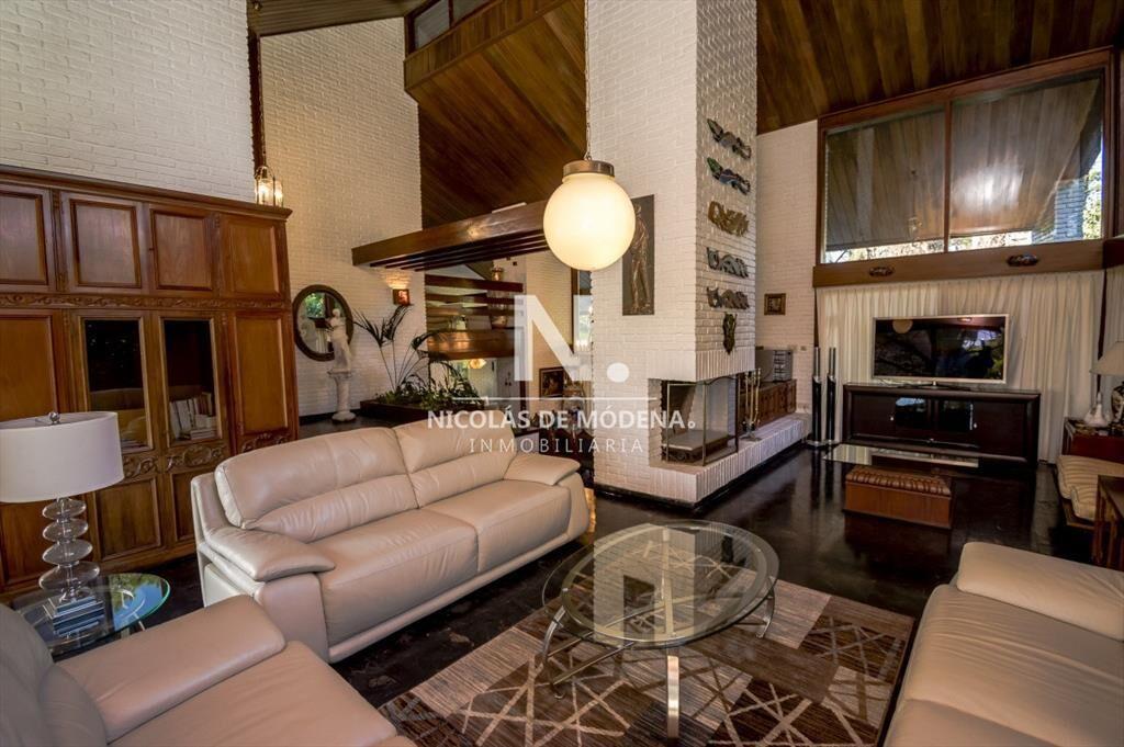 En venta casa de 4 dormitorios en suite en Punta