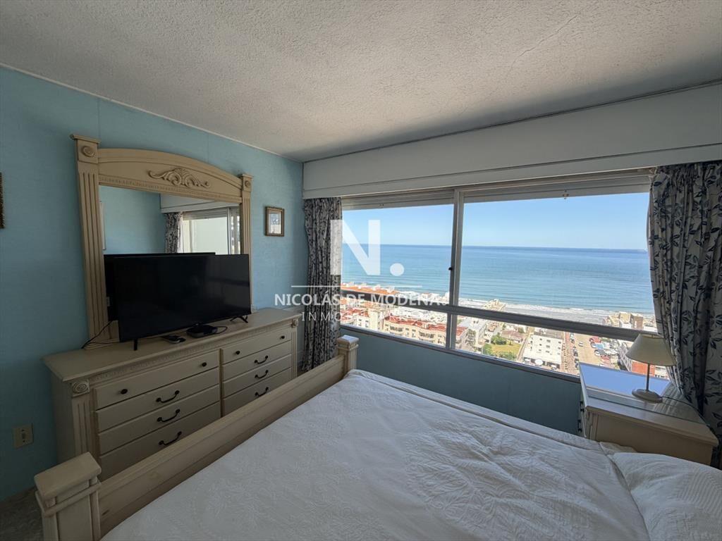 Vende apartamento en Peninsula Punta del Este de 3 dormitor