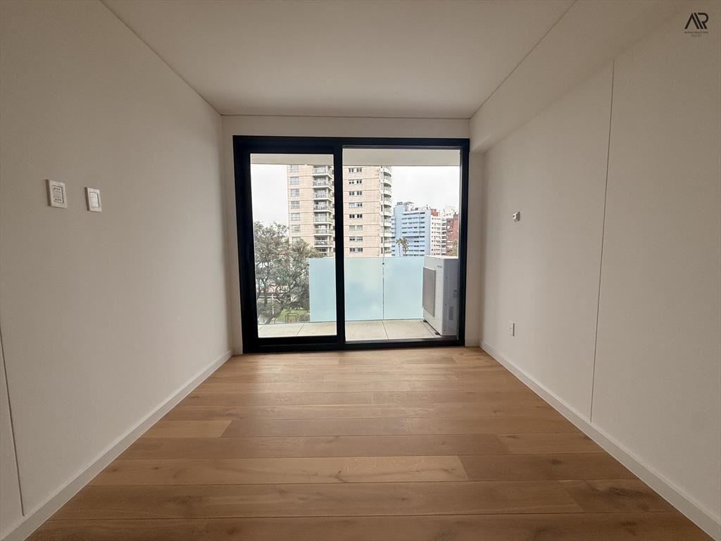 Apartamento en alquiler c/ cochera en Puerto Buceo