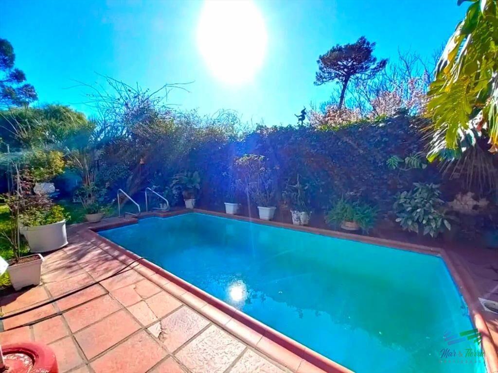 Casa de 6 dormitorios con piscina en venta en del